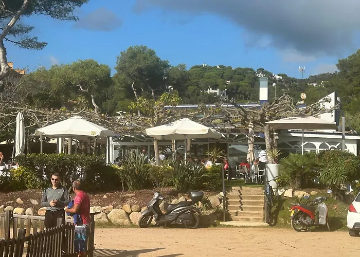 Canyelles Bbq 公寓 *